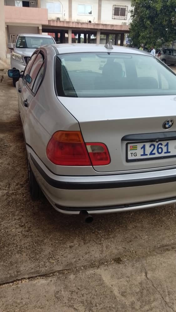 BMW 330i