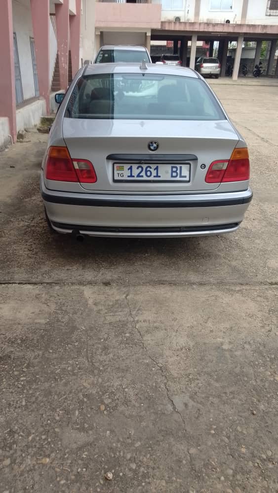 BMW 330i