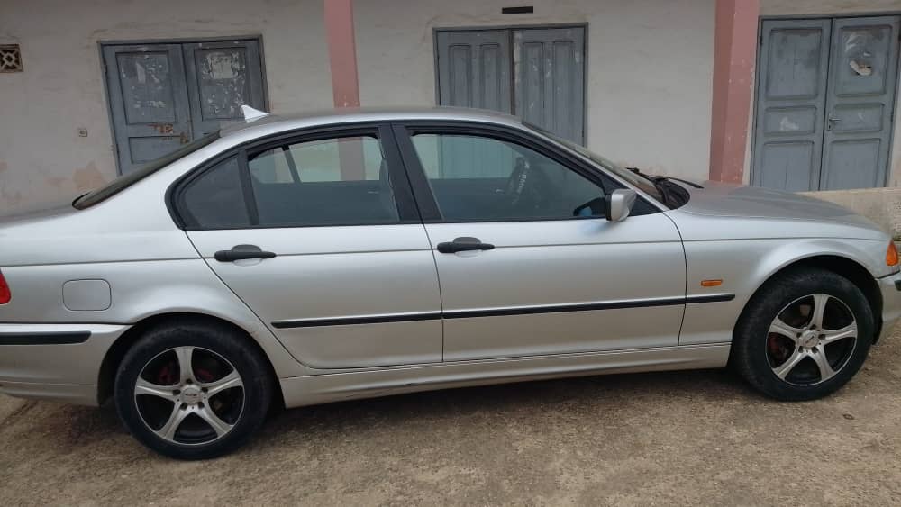 BMW 330i